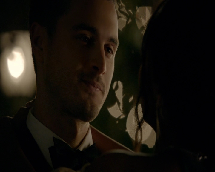 VampireDiaries-dot-nl_VampireDiaries-8x09TheSimpleIntimacyoftheNearTouch2125.jpg