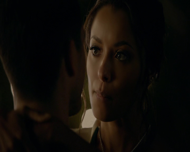 VampireDiaries-dot-nl_VampireDiaries-8x09TheSimpleIntimacyoftheNearTouch2129.jpg