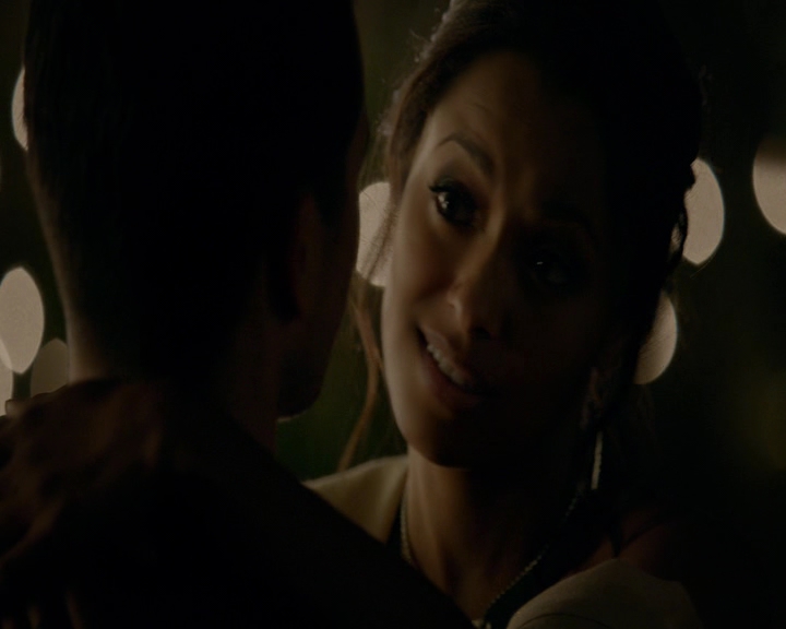 VampireDiaries-dot-nl_VampireDiaries-8x09TheSimpleIntimacyoftheNearTouch2140.jpg