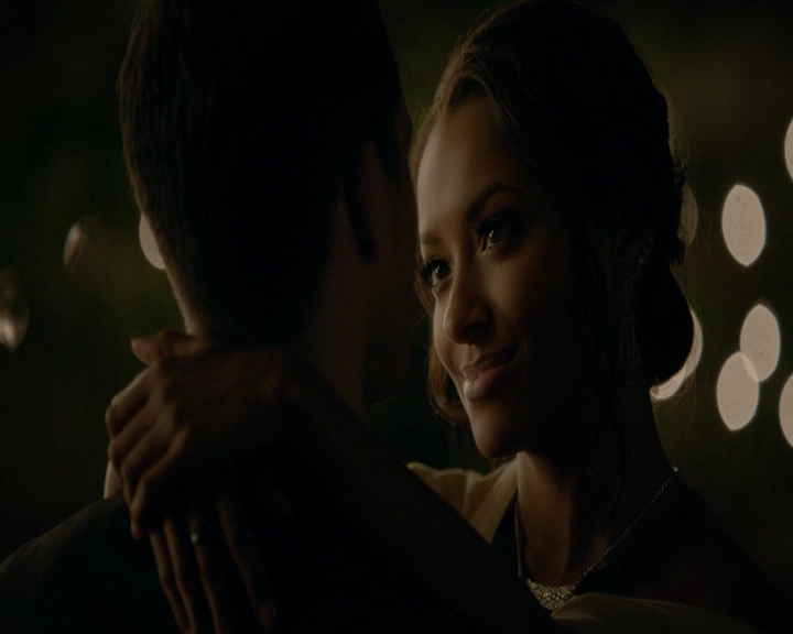 VampireDiaries-dot-nl_VampireDiaries-8x09TheSimpleIntimacyoftheNearTouch2147.jpg