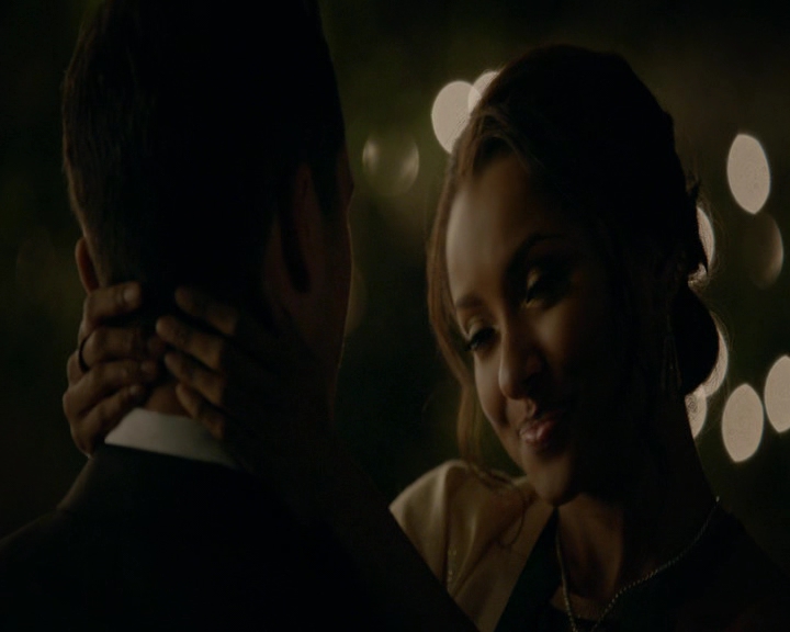 VampireDiaries-dot-nl_VampireDiaries-8x09TheSimpleIntimacyoftheNearTouch2157.jpg