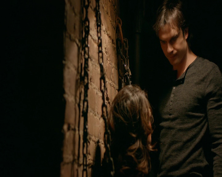 VampireDiaries-dot-nl_VampireDiaries-8x09TheSimpleIntimacyoftheNearTouch2224.jpg
