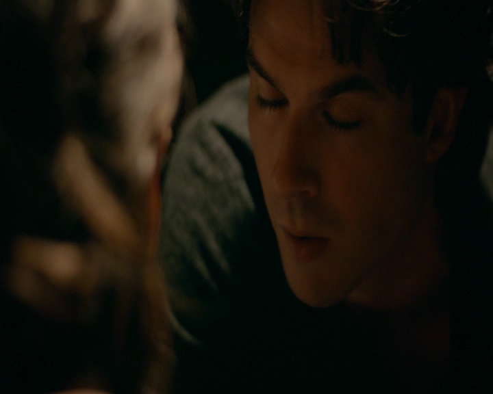 VampireDiaries-dot-nl_VampireDiaries-8x09TheSimpleIntimacyoftheNearTouch2255.jpg