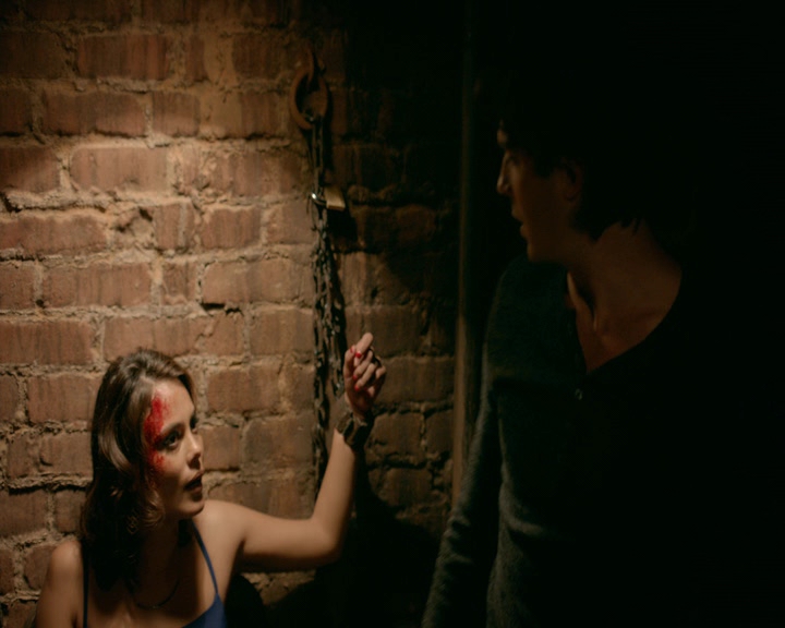 VampireDiaries-dot-nl_VampireDiaries-8x09TheSimpleIntimacyoftheNearTouch2257.jpg
