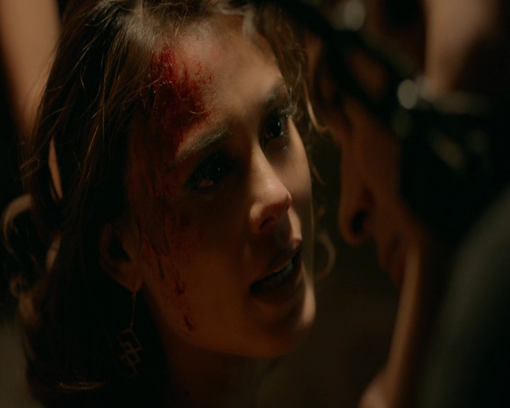 VampireDiaries-dot-nl_VampireDiaries-8x09TheSimpleIntimacyoftheNearTouch2323.jpg