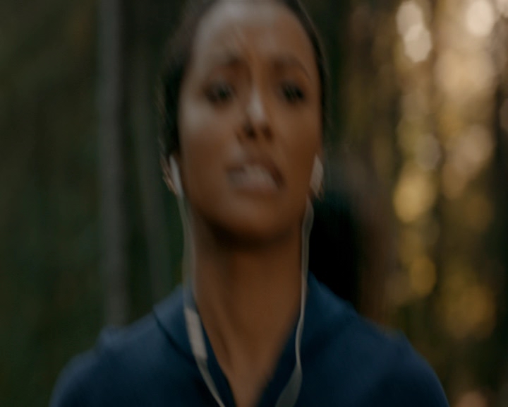 VampireDiaries-dot-nl_VampireDiaries-8x10NostalgiasABitch0065.jpg