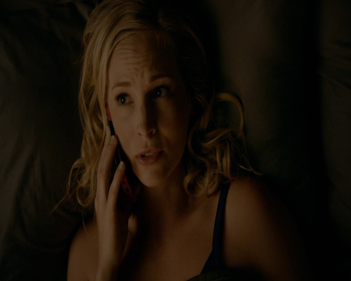VampireDiaries-dot-nl_VampireDiaries-8x10NostalgiasABitch0066.jpg