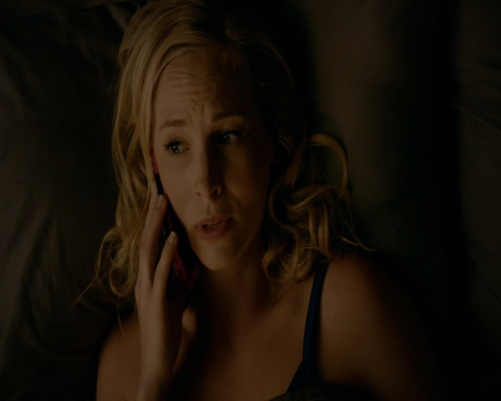 VampireDiaries-dot-nl_VampireDiaries-8x10NostalgiasABitch0067.jpg