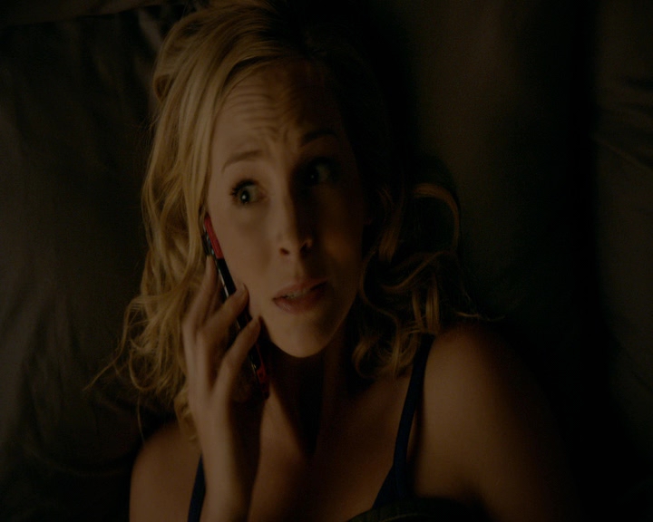 VampireDiaries-dot-nl_VampireDiaries-8x10NostalgiasABitch0071.jpg