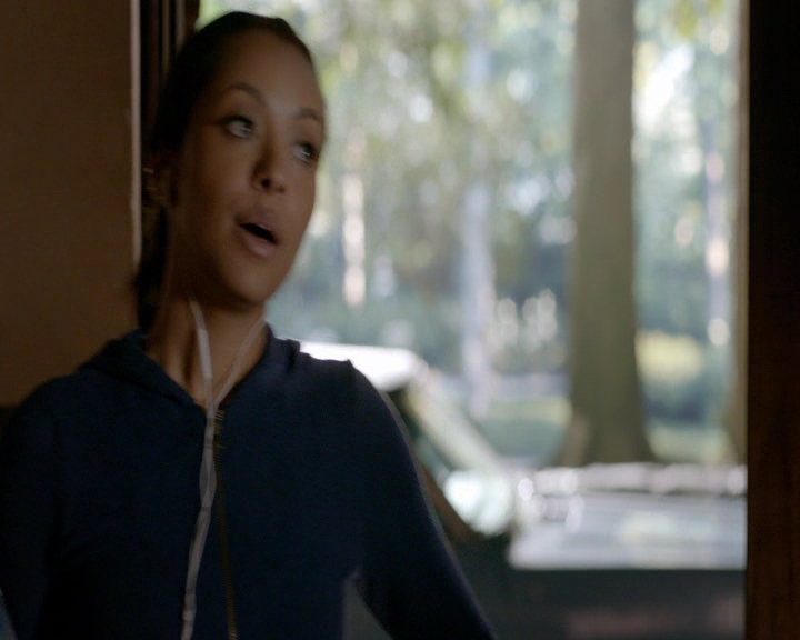 VampireDiaries-dot-nl_VampireDiaries-8x10NostalgiasABitch0077.jpg