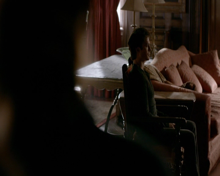 VampireDiaries-dot-nl_VampireDiaries-8x10NostalgiasABitch0086.jpg