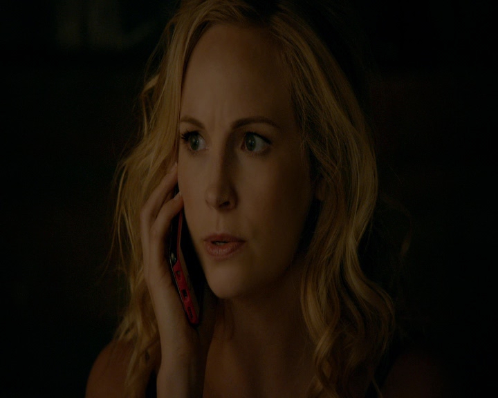 VampireDiaries-dot-nl_VampireDiaries-8x10NostalgiasABitch0090.jpg