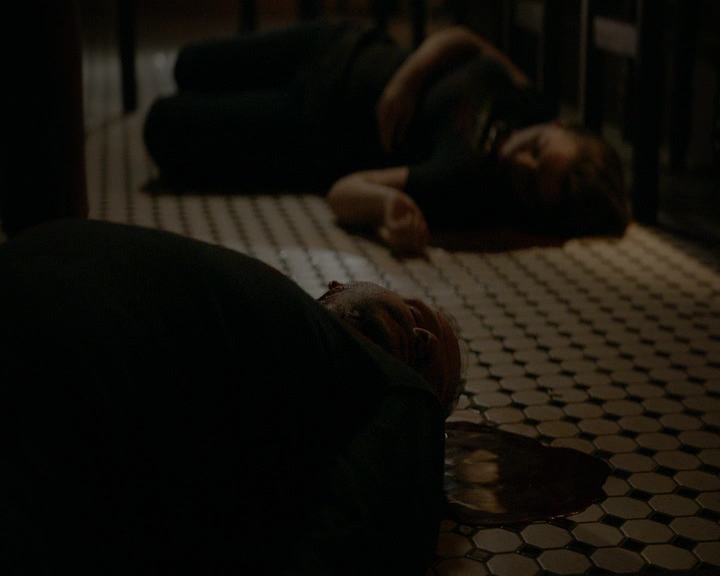 VampireDiaries-dot-nl_VampireDiaries-8x10NostalgiasABitch0110.jpg