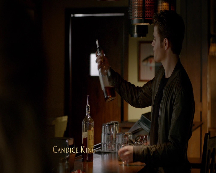 VampireDiaries-dot-nl_VampireDiaries-8x10NostalgiasABitch0123.jpg