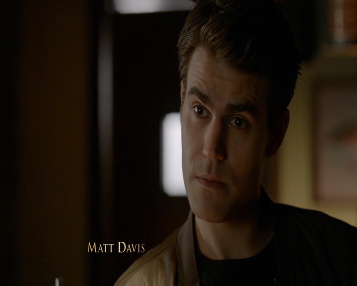 VampireDiaries-dot-nl_VampireDiaries-8x10NostalgiasABitch0129.jpg