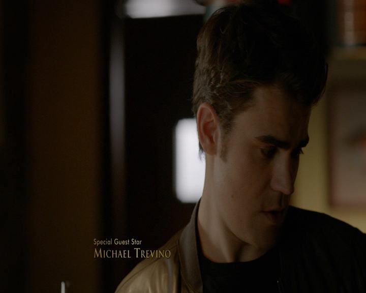 VampireDiaries-dot-nl_VampireDiaries-8x10NostalgiasABitch0137.jpg