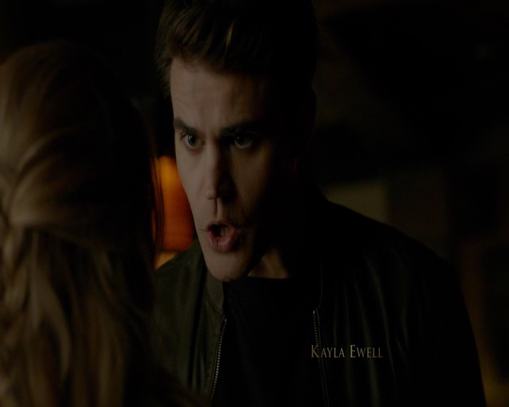 VampireDiaries-dot-nl_VampireDiaries-8x10NostalgiasABitch0153.jpg