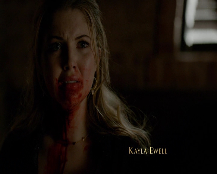 VampireDiaries-dot-nl_VampireDiaries-8x10NostalgiasABitch0154.jpg