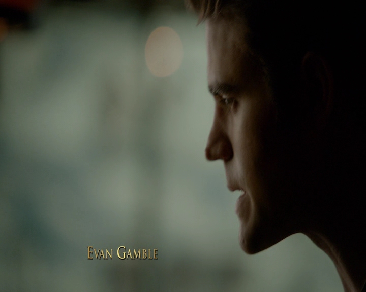 VampireDiaries-dot-nl_VampireDiaries-8x10NostalgiasABitch0161.jpg