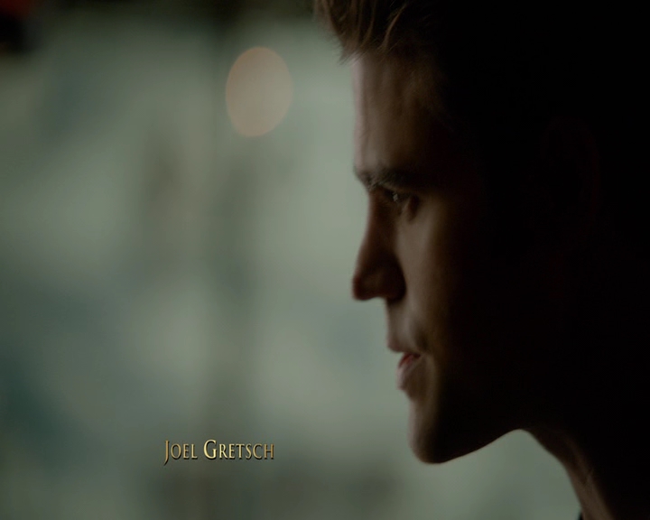 VampireDiaries-dot-nl_VampireDiaries-8x10NostalgiasABitch0163.jpg