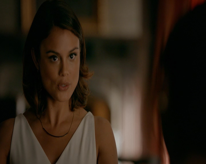 VampireDiaries-dot-nl_VampireDiaries-8x10NostalgiasABitch0411.jpg