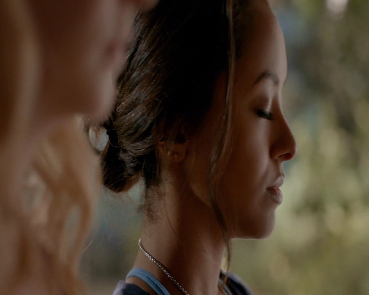 VampireDiaries-dot-nl_VampireDiaries-8x10NostalgiasABitch0424.jpg