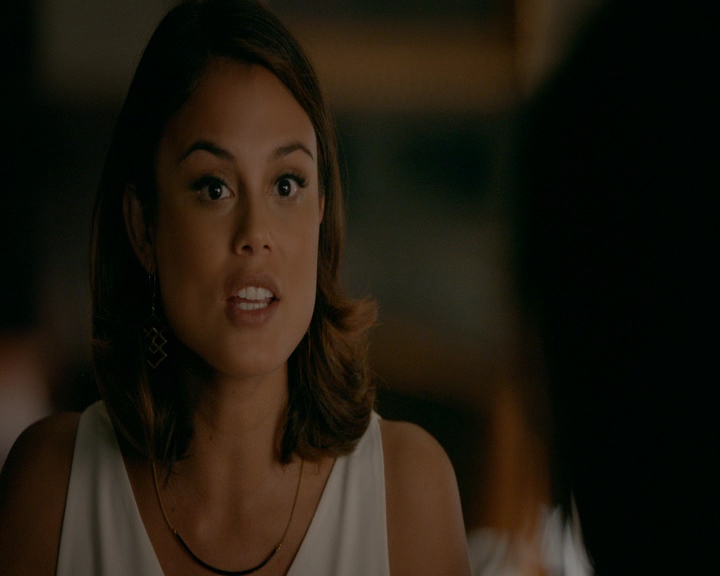 VampireDiaries-dot-nl_VampireDiaries-8x10NostalgiasABitch0505.jpg