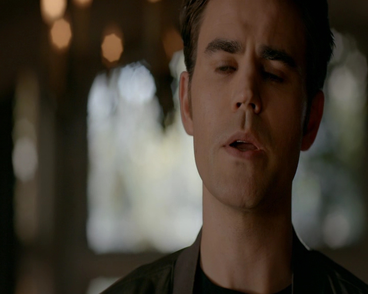 VampireDiaries-dot-nl_VampireDiaries-8x10NostalgiasABitch0524.jpg