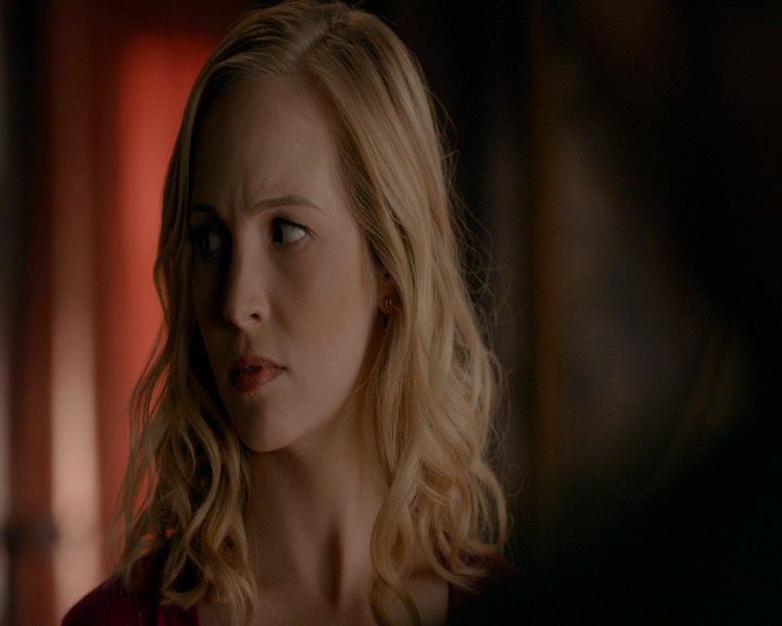 VampireDiaries-dot-nl_VampireDiaries-8x10NostalgiasABitch0559.jpg