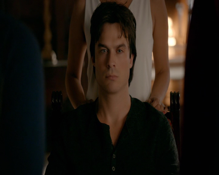 VampireDiaries-dot-nl_VampireDiaries-8x10NostalgiasABitch0563.jpg