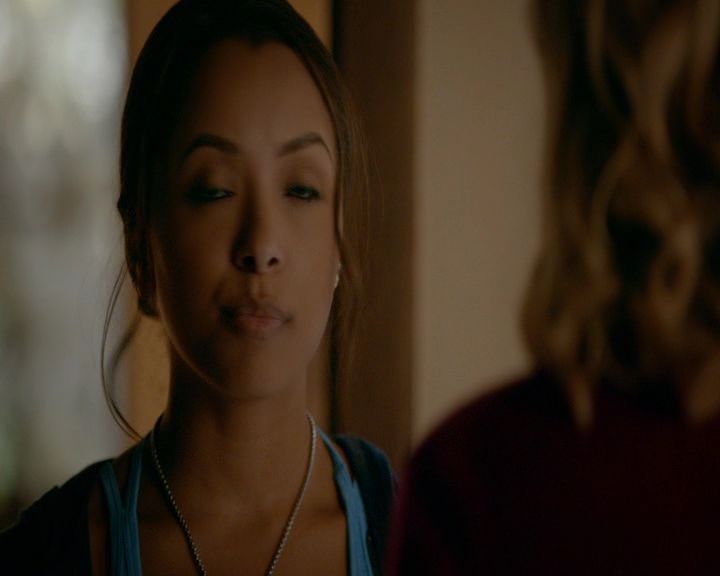 VampireDiaries-dot-nl_VampireDiaries-8x10NostalgiasABitch0615.jpg