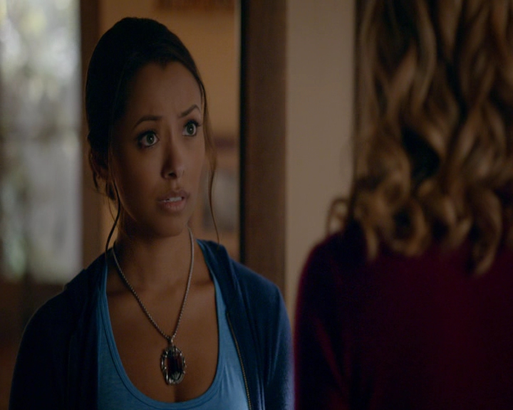 VampireDiaries-dot-nl_VampireDiaries-8x10NostalgiasABitch0637.jpg