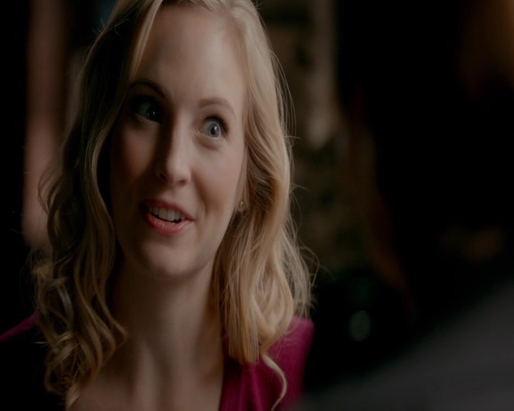 VampireDiaries-dot-nl_VampireDiaries-8x10NostalgiasABitch0833.jpg