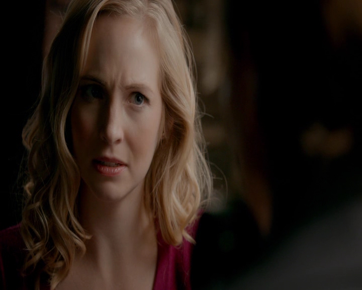 VampireDiaries-dot-nl_VampireDiaries-8x10NostalgiasABitch0844.jpg