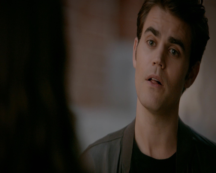 VampireDiaries-dot-nl_VampireDiaries-8x10NostalgiasABitch0960.jpg