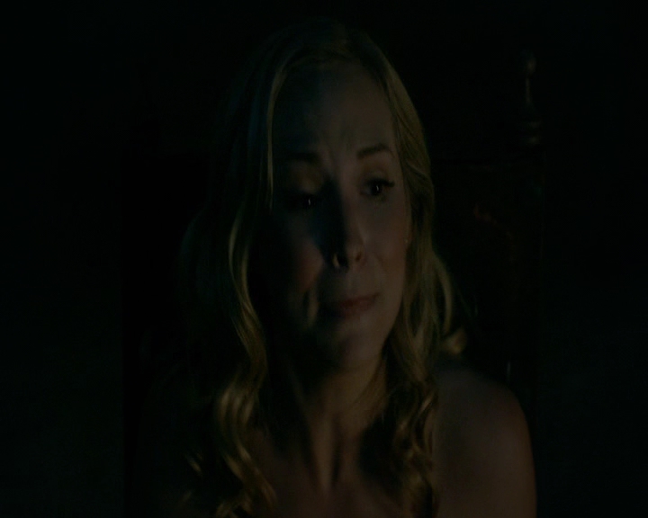 VampireDiaries-dot-nl_VampireDiaries-8x10NostalgiasABitch0988.jpg