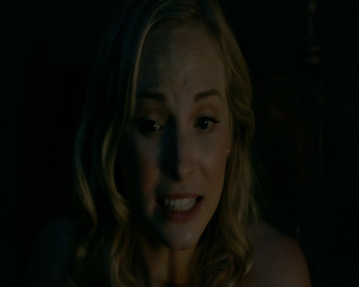 VampireDiaries-dot-nl_VampireDiaries-8x10NostalgiasABitch1016.jpg