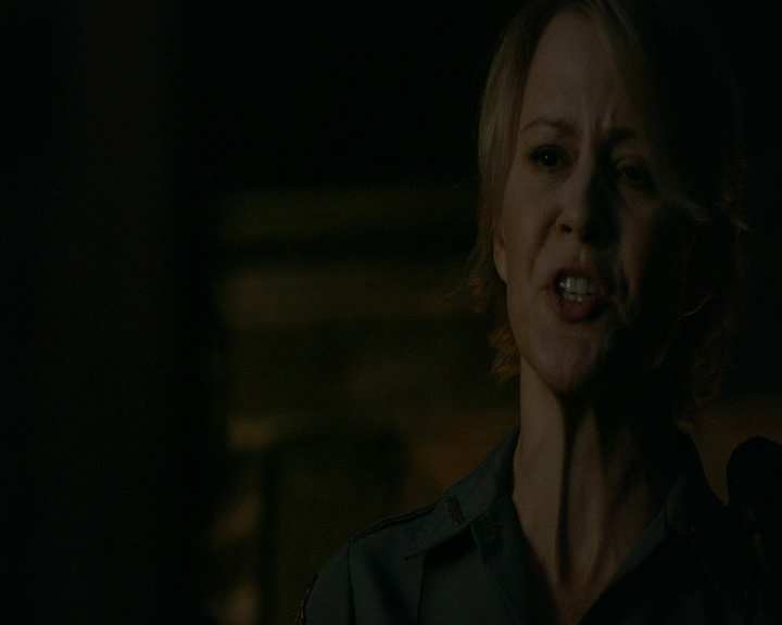 VampireDiaries-dot-nl_VampireDiaries-8x10NostalgiasABitch1039.jpg