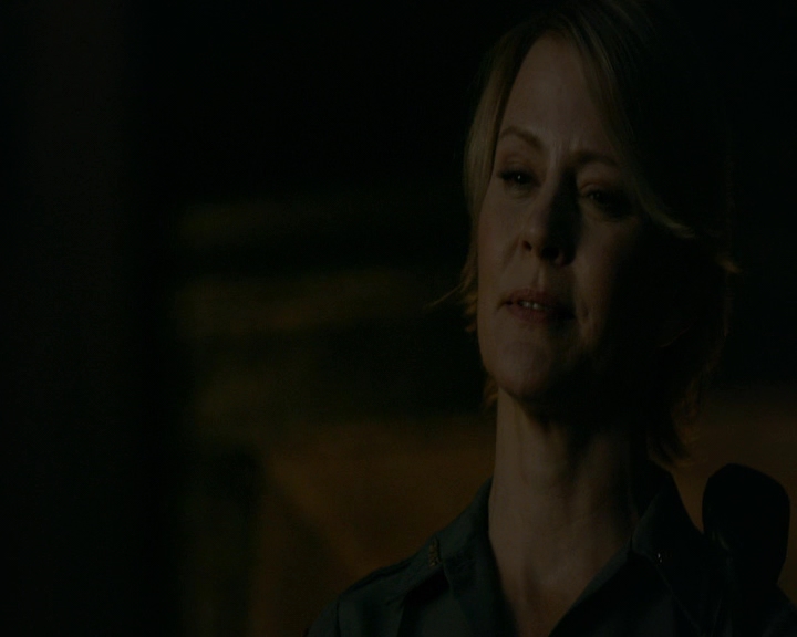 VampireDiaries-dot-nl_VampireDiaries-8x10NostalgiasABitch1078.jpg