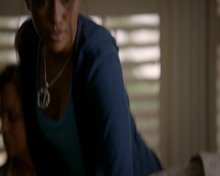 VampireDiaries-dot-nl_VampireDiaries-8x10NostalgiasABitch1202.jpg