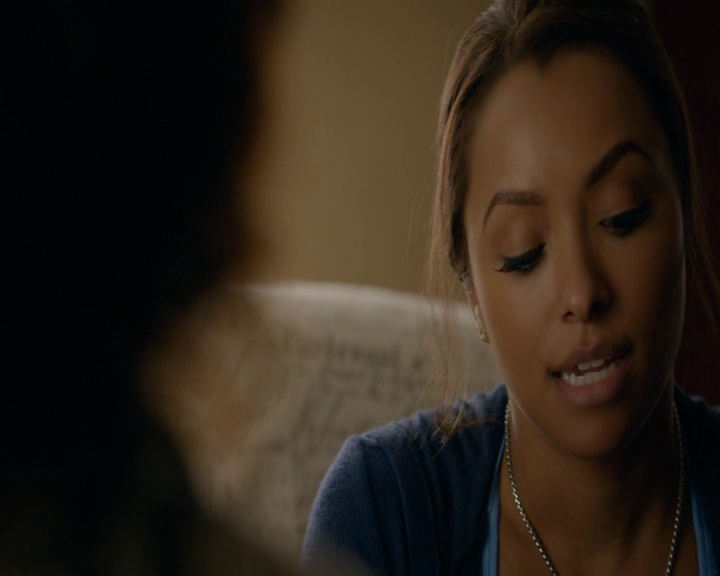 VampireDiaries-dot-nl_VampireDiaries-8x10NostalgiasABitch1217.jpg