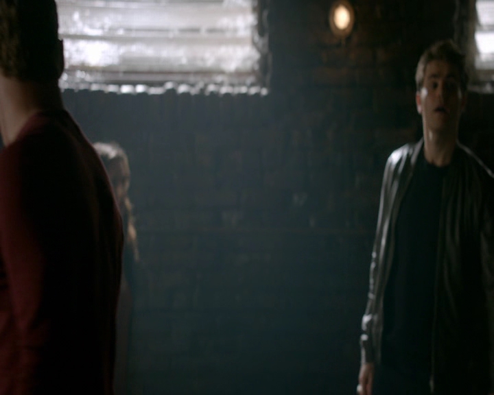 VampireDiaries-dot-nl_VampireDiaries-8x10NostalgiasABitch1236.jpg