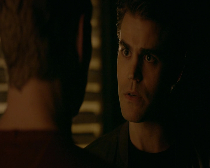 VampireDiaries-dot-nl_VampireDiaries-8x10NostalgiasABitch1455.jpg