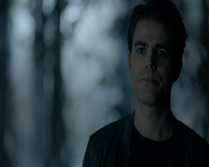 VampireDiaries-dot-nl_VampireDiaries-8x10NostalgiasABitch1622.jpg