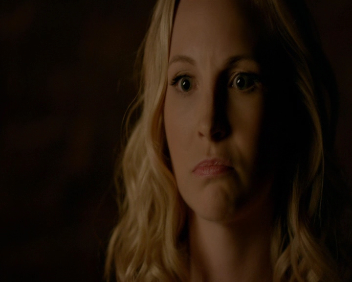 VampireDiaries-dot-nl_VampireDiaries-8x10NostalgiasABitch2075.jpg