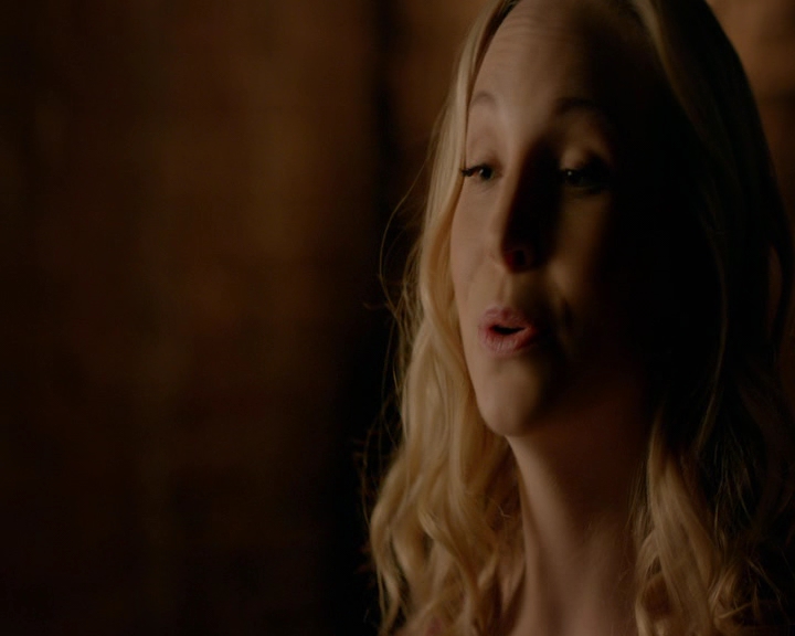 VampireDiaries-dot-nl_VampireDiaries-8x10NostalgiasABitch2088.jpg