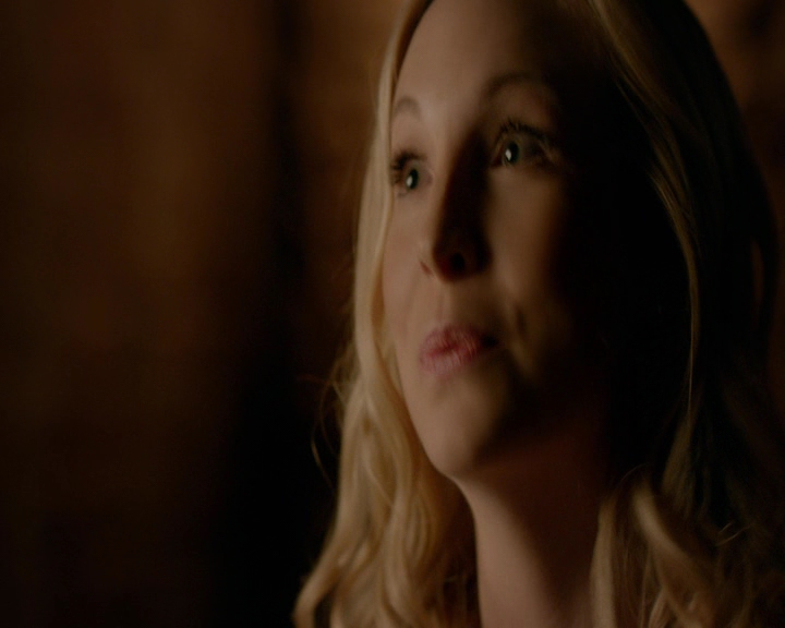 VampireDiaries-dot-nl_VampireDiaries-8x10NostalgiasABitch2093.jpg