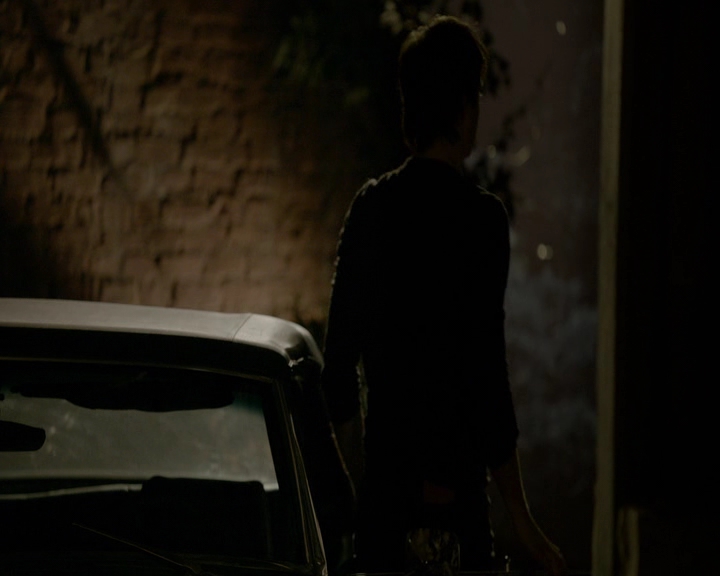 VampireDiaries-dot-nl_VampireDiaries-8x10NostalgiasABitch2127.jpg