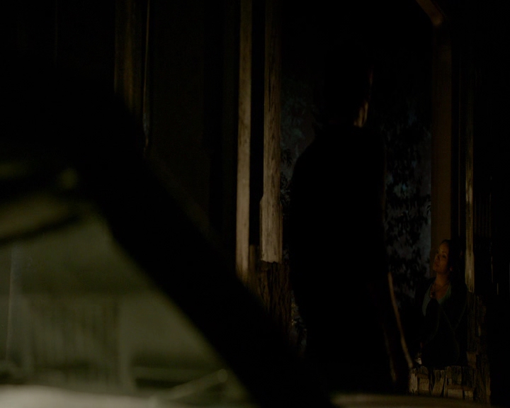 VampireDiaries-dot-nl_VampireDiaries-8x10NostalgiasABitch2133.jpg