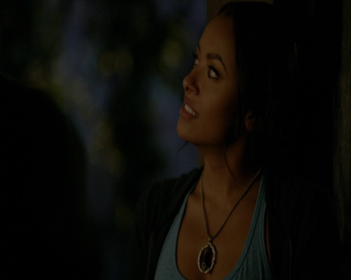 VampireDiaries-dot-nl_VampireDiaries-8x10NostalgiasABitch2141.jpg